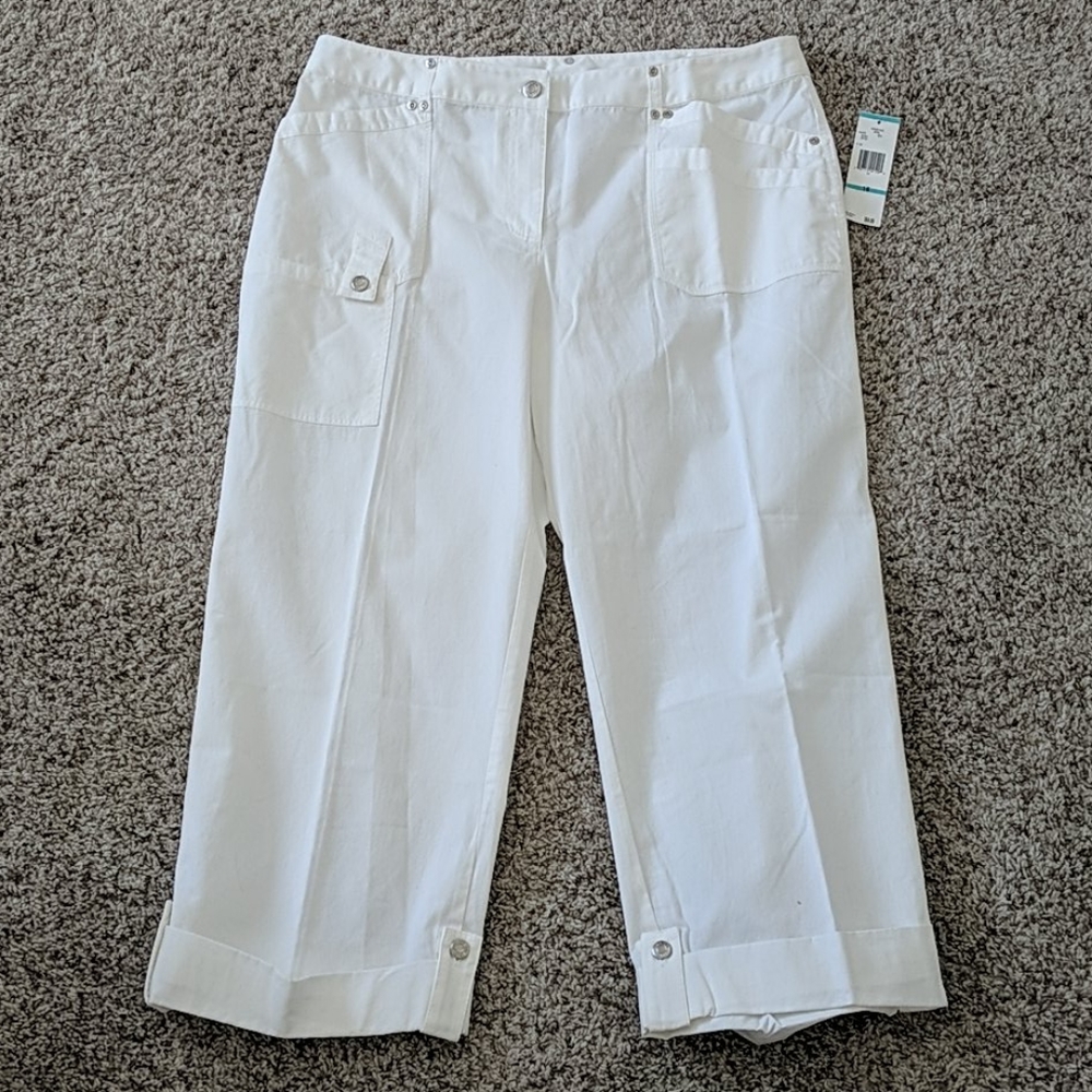 Jones New York sport white cargo capri pant
